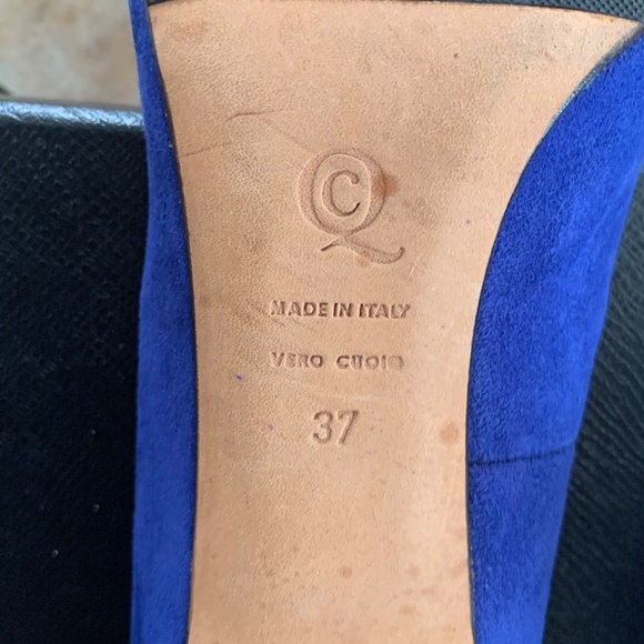 Alexander McQueen Pointed Metal-Toe Suede Pumps - Picture 11 of 13